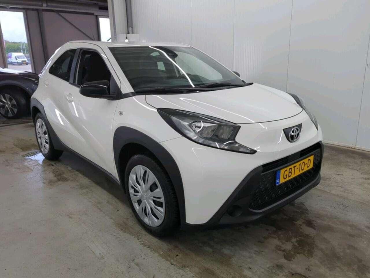 TOYOTA Aygo X 1.0 VVT-i MT Premium photo