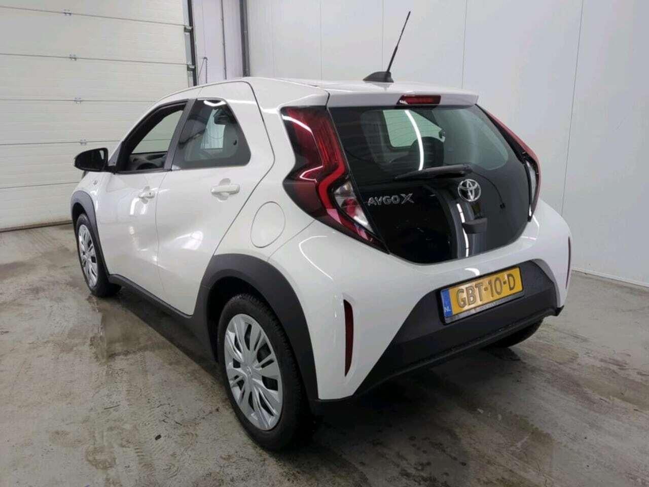 TOYOTA Aygo X 1.0 VVT-i MT Premium photo