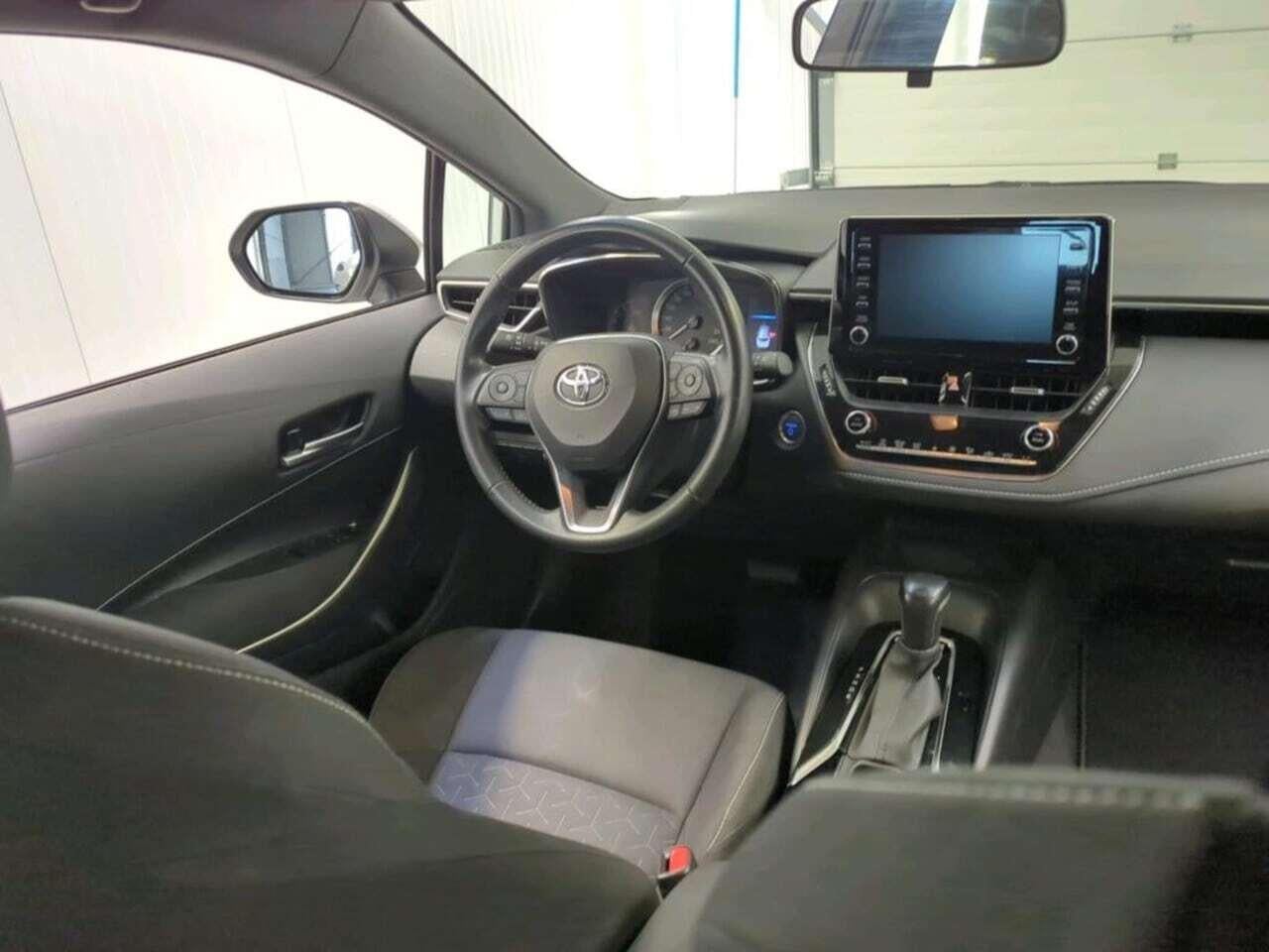TOYOTA Corolla Touring Sports 1.8 Hybrid Business photo