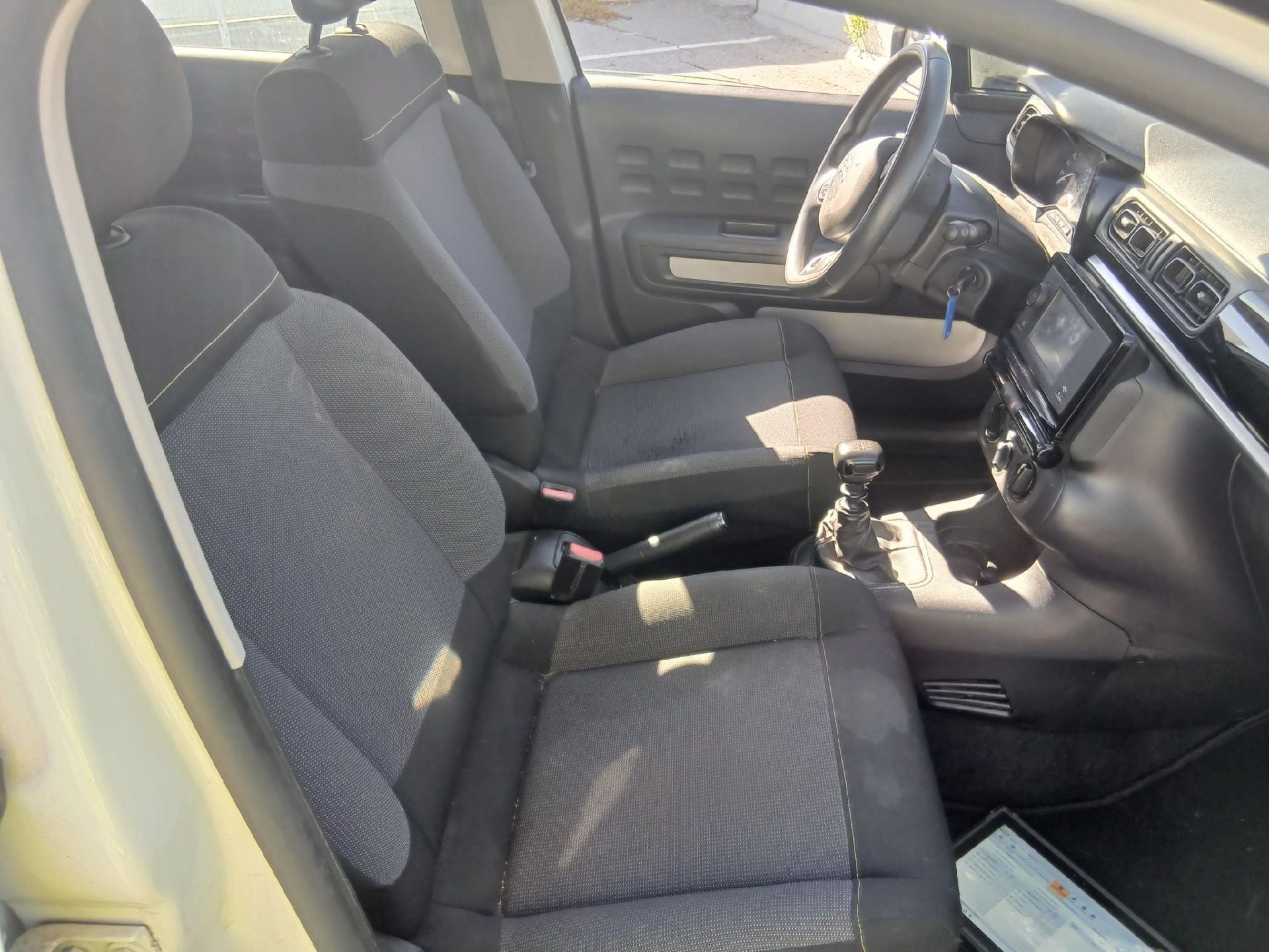 CITROEN C3 / 2020 / 5P / berlina con portón BlueHDi 75KW (100CV) S&S Live Pack photo