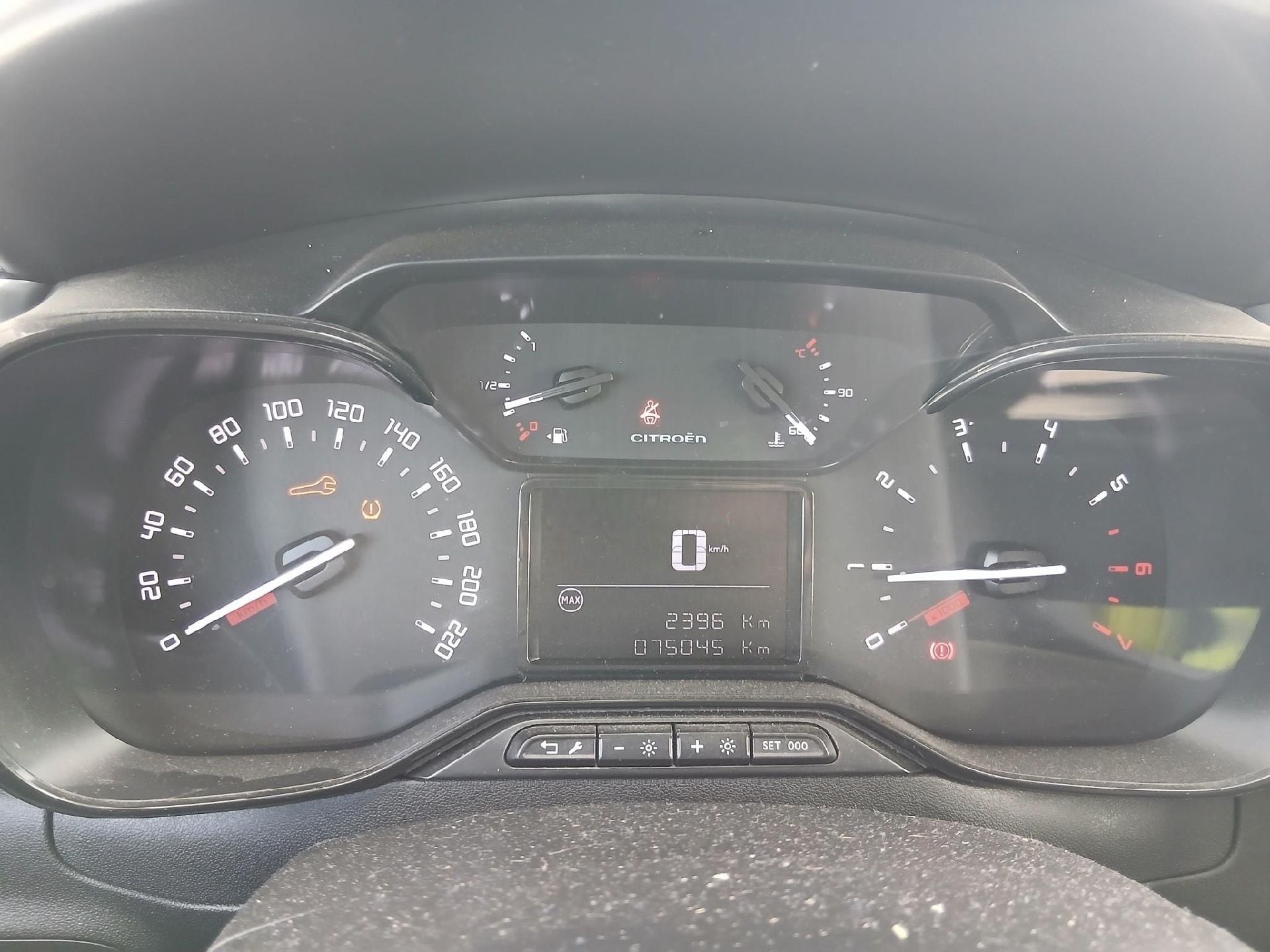 CITROEN C3 / 2020 / 5P / berlina con portón BlueHDi 75KW (100CV) S&S Live Pack photo