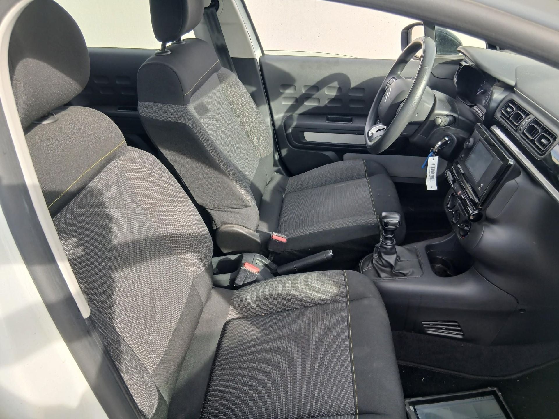 CITROEN C3 / 2020 / 5P / berlina con portón BlueHDi 75KW (100CV) S&S Live Pack photo