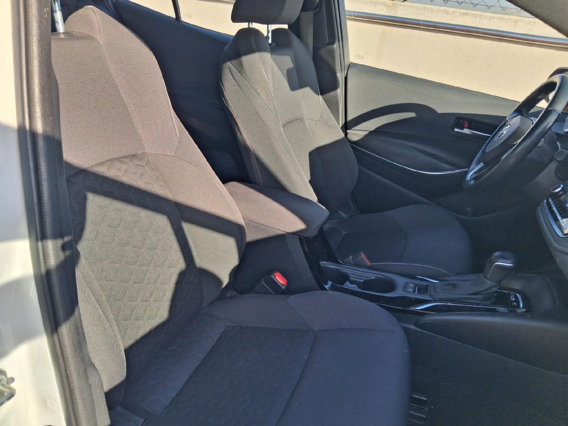 TOYOTA Corolla 1.8 125H ACTIVE TECH E-CVT photo