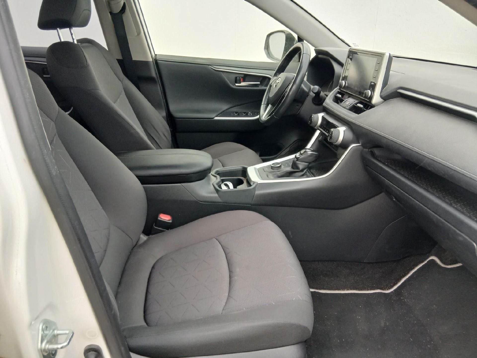 TOYOTA Rav4 / 2018 / 5P / todoterreno 2.5l 220H Advance 4WD photo