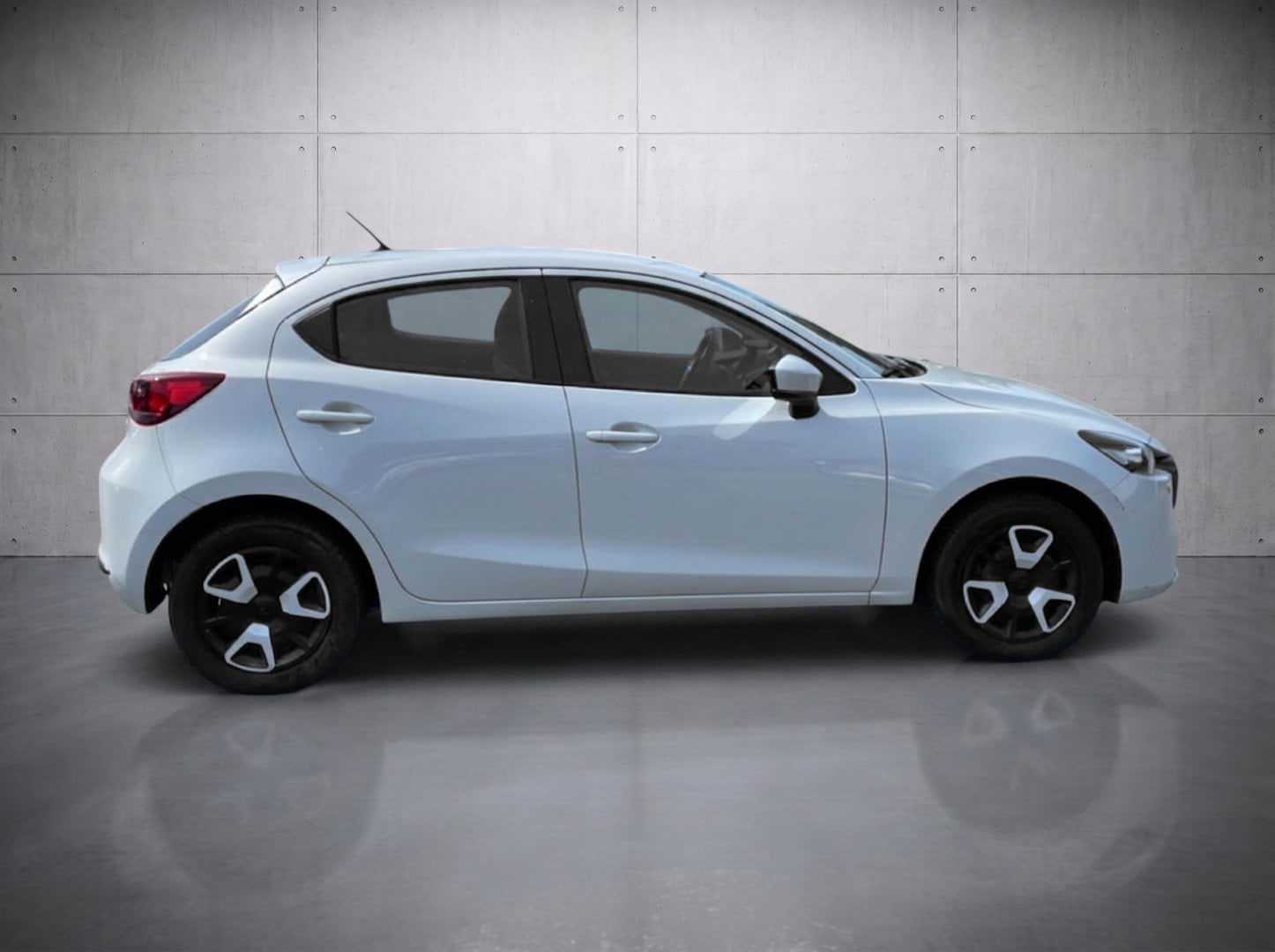 Mazda 2 Centre-Line 1.5 e-Skyactiv-G 90 photo