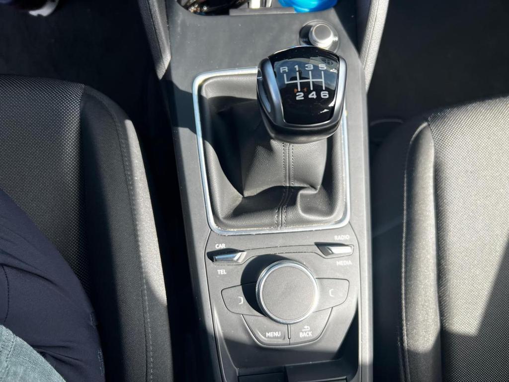 AUDI Q2 35 TFSI S line photo
