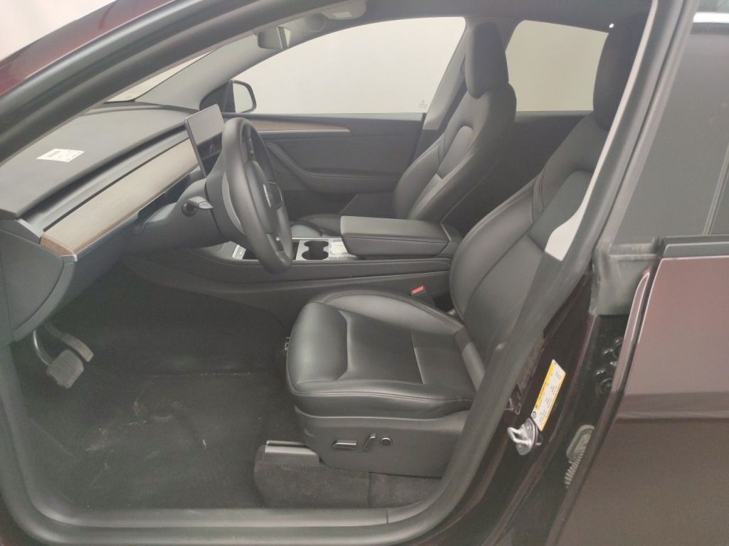 Tesla Model Y Long-Range Dual Motor AWD 5d photo