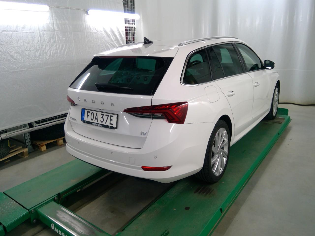 Oct.Combi TSI PHEV 204 Sty.Aut photo