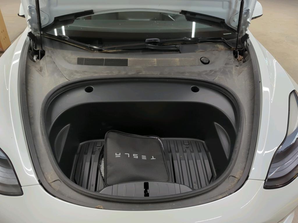TESLA Model 3 Langstreckenbatt. Allradantrieb Dual Motor 4d 366kW photo