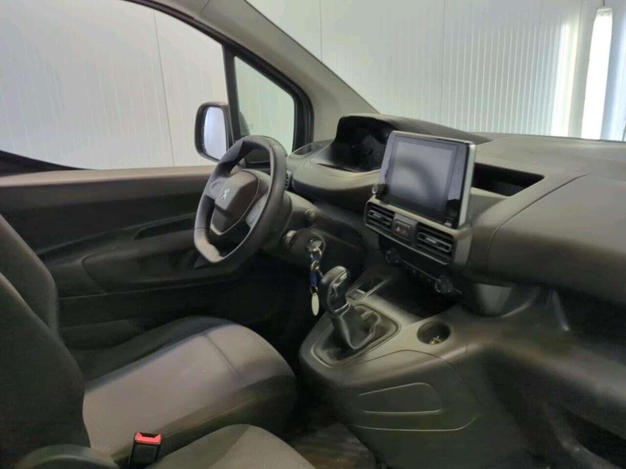 PEUGEOT Partner 1.5 BlueHDI Premium photo