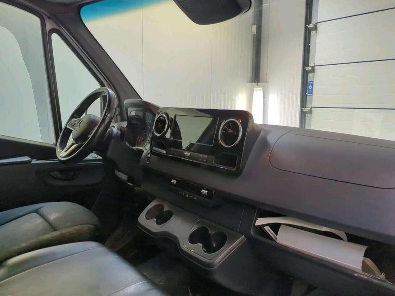 MERCEDES-BENZ Sprinter 317 1.9 CDI L2H2 DC photo