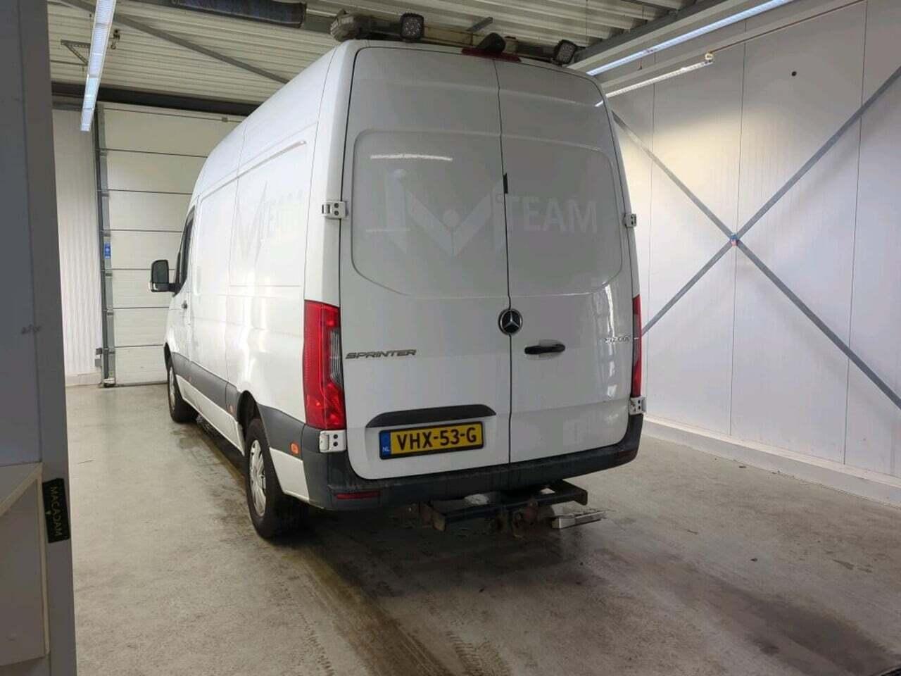MERCEDES-BENZ Sprinter 317 1.9 CDI L2H2 DC photo