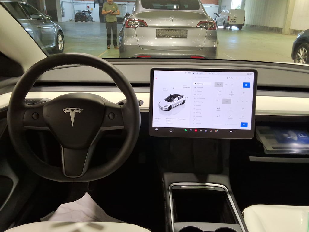 TESLA MODEL 3 BEV STANDARD RWD PLUS AUTO photo