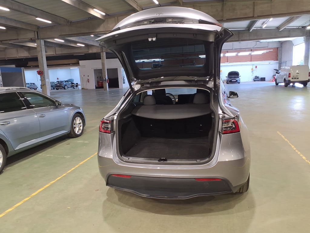 TESLA MODEL Y BEV LONG RANGE AUTO 4WD photo