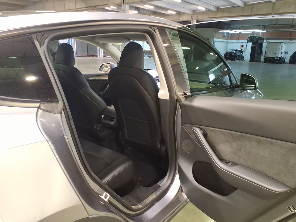 TESLA MODEL Y BEV LONG RANGE AUTO 4WD photo