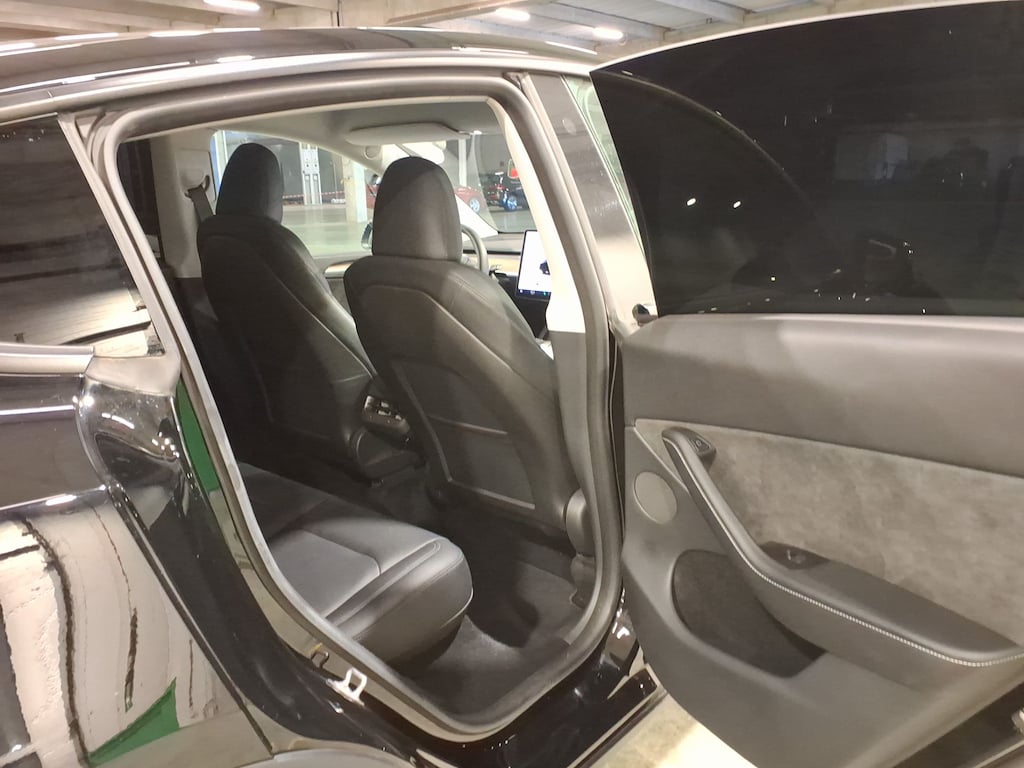 TESLA MODEL Y BEV LONG RANGE AUTO 4WD photo