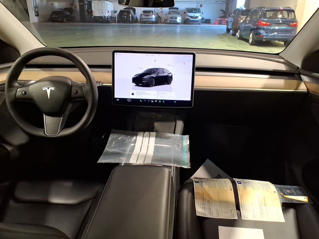 TESLA MODEL Y BEV LONG RANGE AUTO 4WD photo