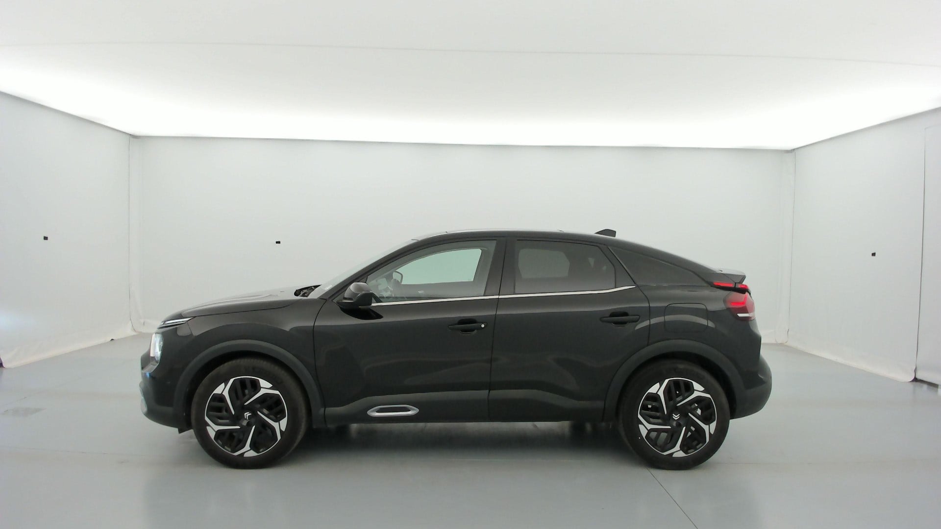 Citroen C4 Shine PureTech 130 S&S BVM6 photo